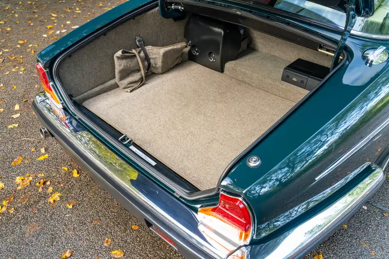 1992 Daimler Double-Six (Series lll) V12 Saloon - 10,000 Mil-Sold