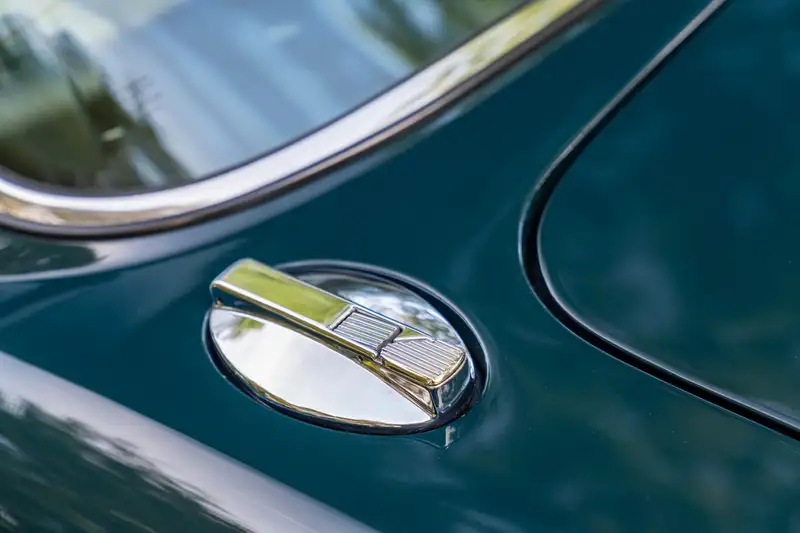 1992 Daimler Double-Six (Series lll) V12 Saloon - 10,000 Mil-Sold