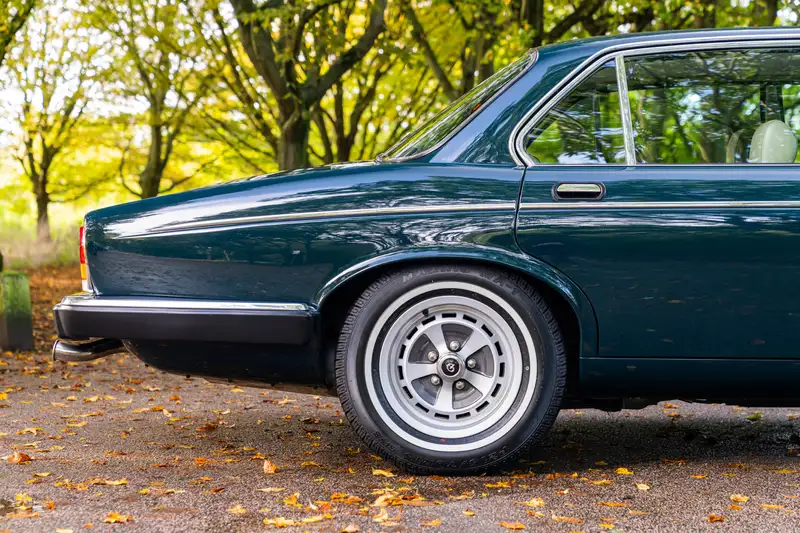 1992 Daimler Double-Six (Series lll) V12 Saloon - 10,000 Mil-Sold