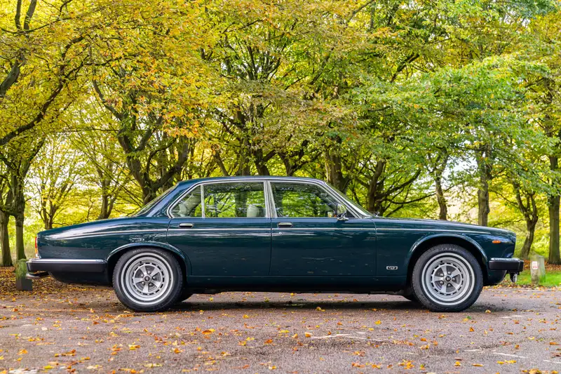 1992 Daimler Double-Six (Series lll) V12 Saloon - 10,000 Mil-Sold