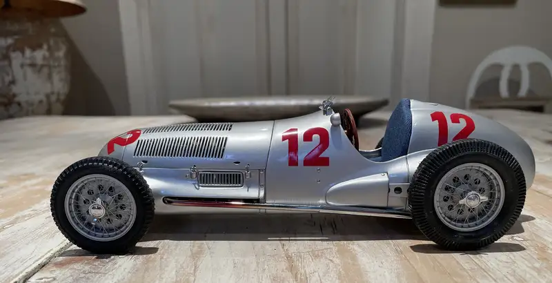 Iconic Auctioneers | Mercedes-Benz W125 1937 1:18th Scale CMC M
