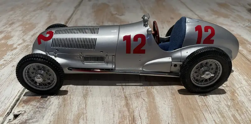 Iconic Auctioneers | Mercedes-Benz W125 1937 1:18th Scale CMC M