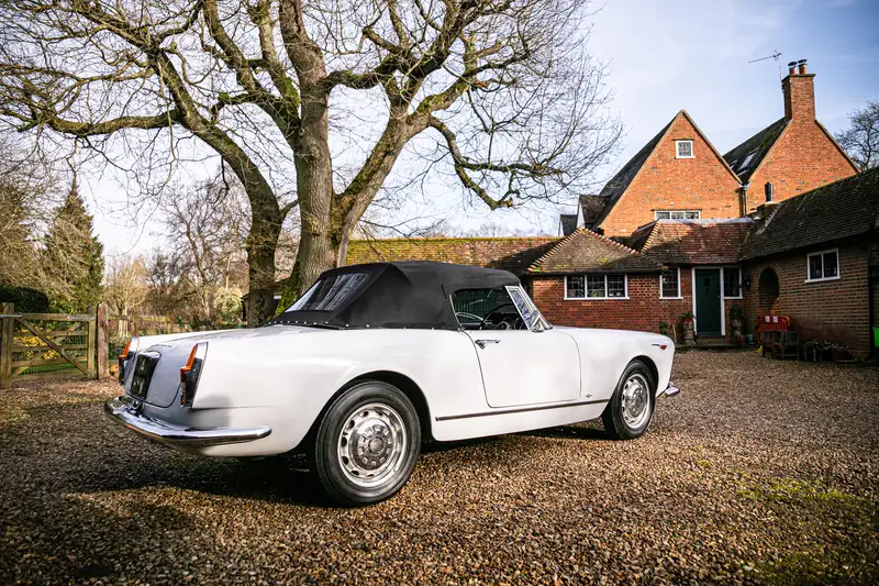 1963 Alfa Romeo 2600 Spider Coachwork by Carrozzeria Touring-For Sale