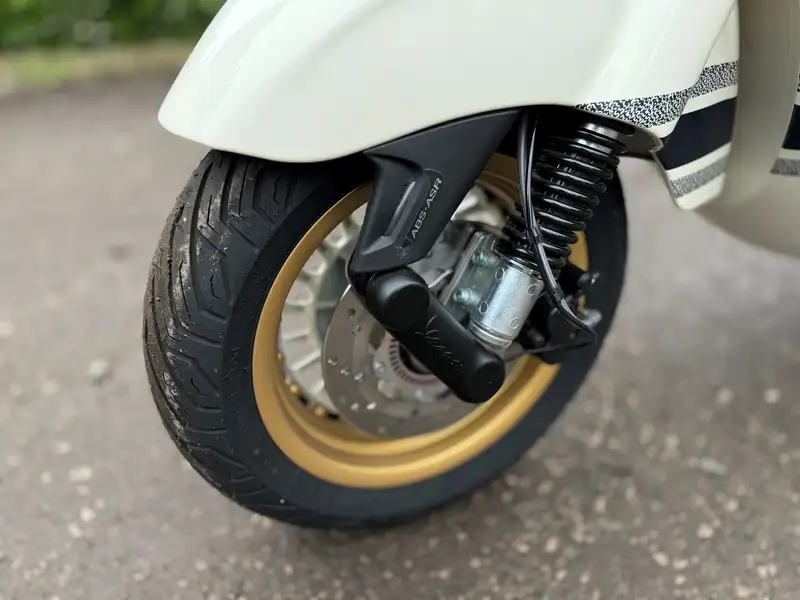 2021 Vespa 946 Christian Dior 124cc-Sold