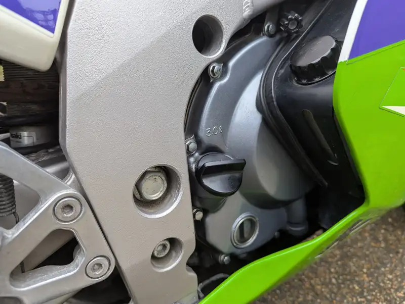 Iconic Auctioneers | 2000 Kawasaki ZXR400-L9 398cc-Sold
