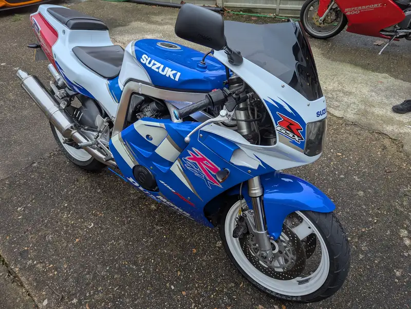 スズキ　GSX400R 5型？ Iconic Auctioneers | 1993 Suzuki GSXR400RR 398cc-Sold