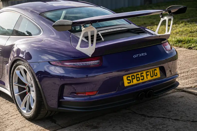 Iconic Auctioneers | 2015 Porsche 911 (991.1) GT3 RS - 550 Miles