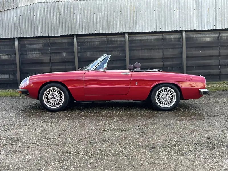 1976 Alfa Romeo Spider 2000 Veloce (105.27)-Sold