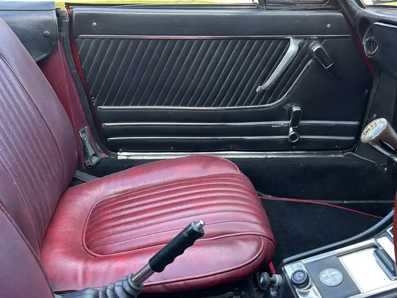 1976 Alfa Romeo Spider 2000 Veloce (105.27)-Sold