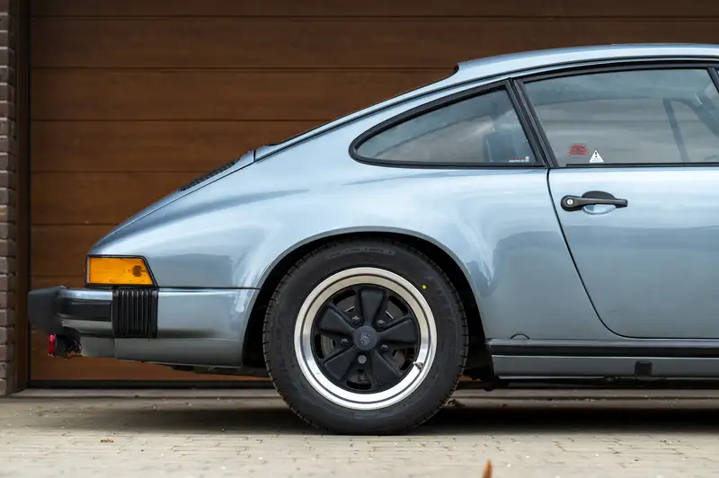 1984 Porsche 911 3.2 Carrera Sport Coupé-Sold