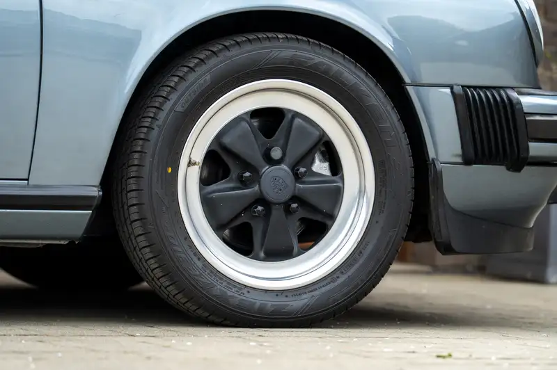 1984 Porsche 911 3.2 Carrera Sport Coupé-Sold