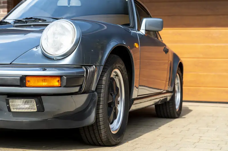 1984 Porsche 911 3.2 Carrera Sport Coupé-Sold