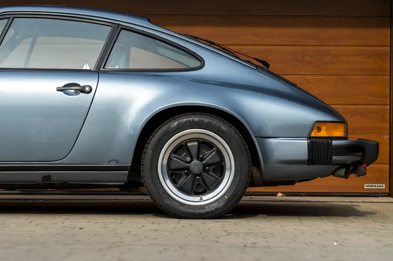 1984 Porsche 911 3.2 Carrera Sport Coupé-Sold