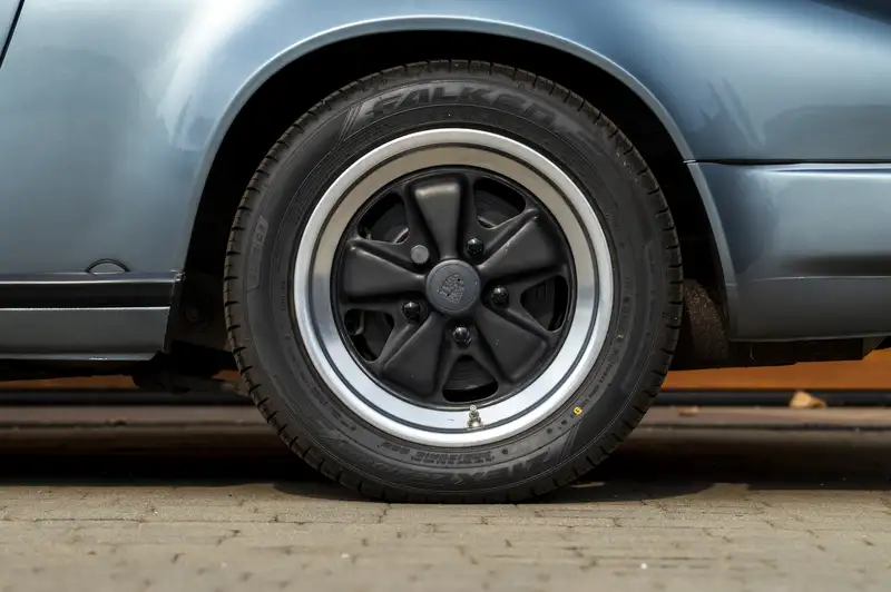 1984 Porsche 911 3.2 Carrera Sport Coupé-Sold