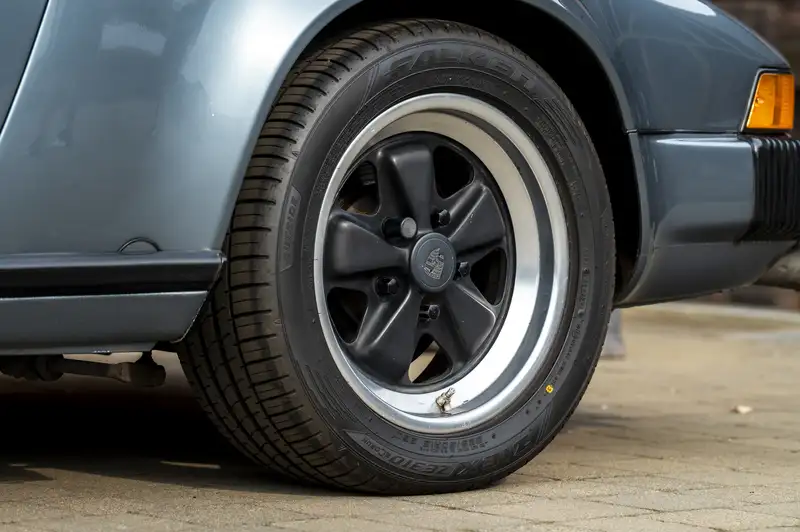 1984 Porsche 911 3.2 Carrera Sport Coupé-Sold