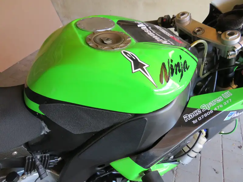 Iconic Auctioneers | 2010 Kawasaki ZX-10R Ninja Race Bike 998cc