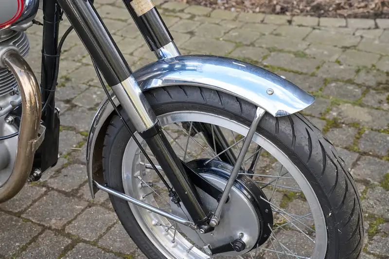 Iconic Auctioneers | 1951 BSA ZB32 Gold Star 348cc-Sold