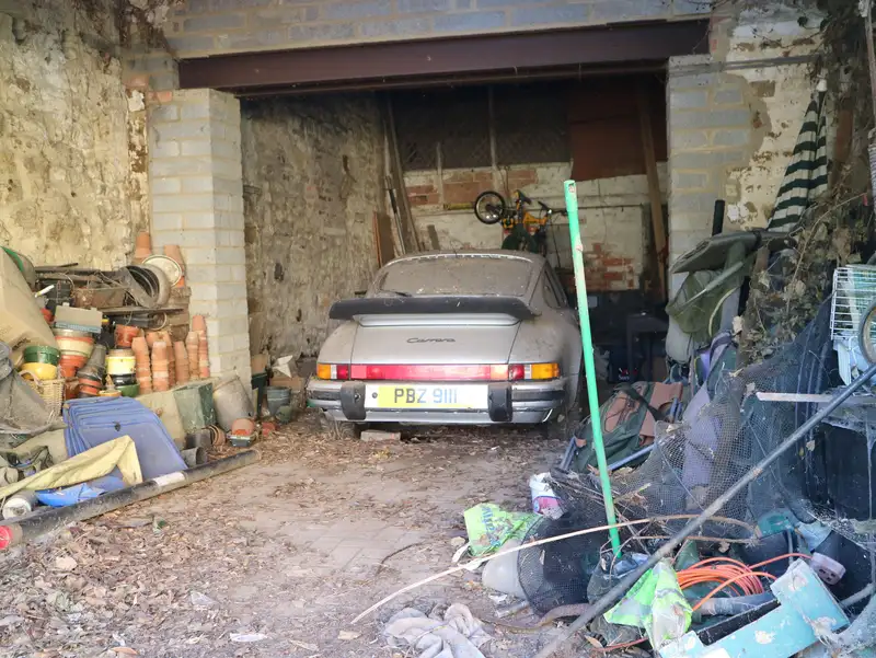 1989 Porcshe 911 3.2 Carrera Sport Coupé - barn find-Sold