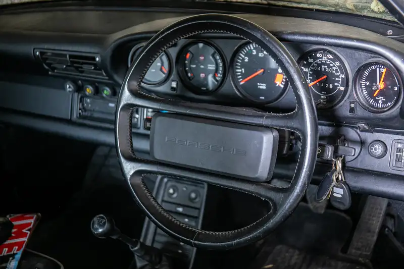 1989 Porcshe 911 3.2 Carrera Sport Coupé - barn find-Sold