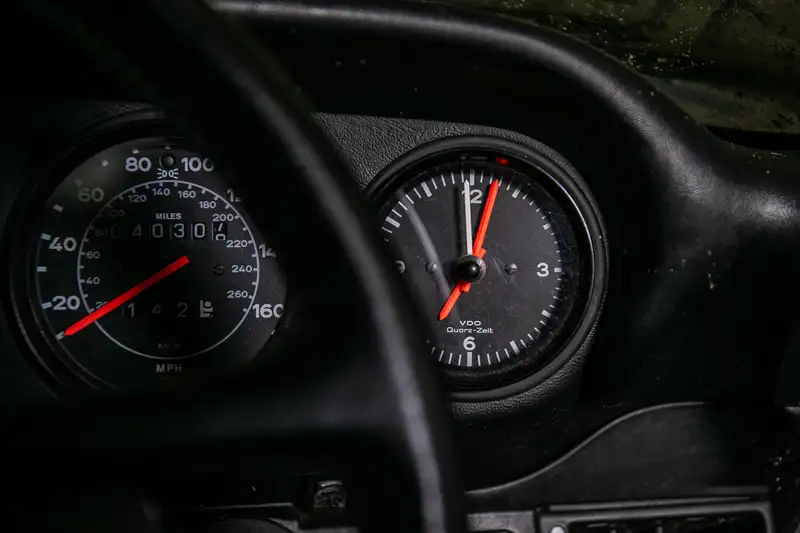 1989 Porcshe 911 3.2 Carrera Sport Coupé - barn find-Sold
