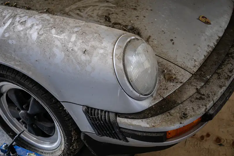 1989 Porcshe 911 3.2 Carrera Sport Coupé - barn find-Sold