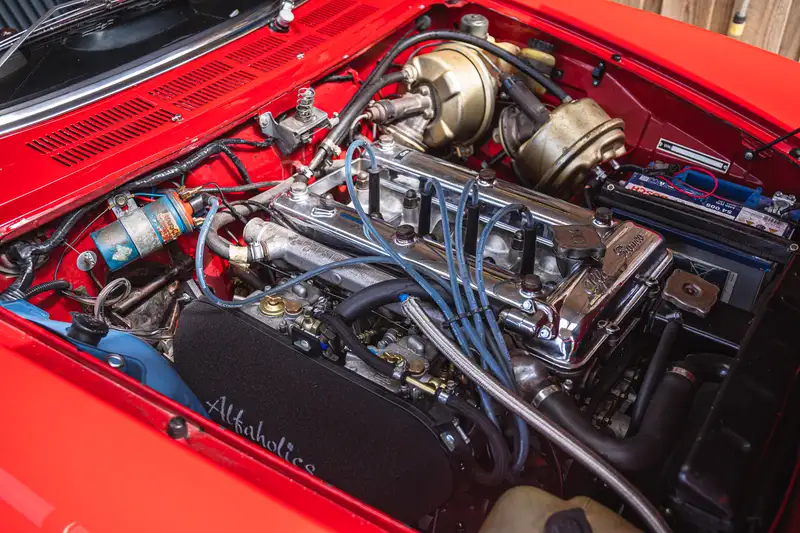 1975 Alfa Romeo 2000 Spider Veloce-Sold