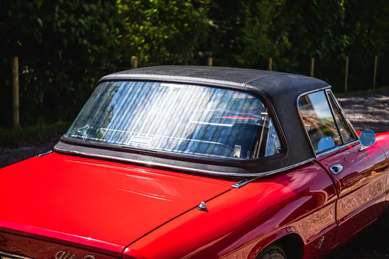 1975 Alfa Romeo 2000 Spider Veloce-Sold