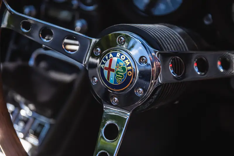 1975 Alfa Romeo 2000 Spider Veloce-Sold