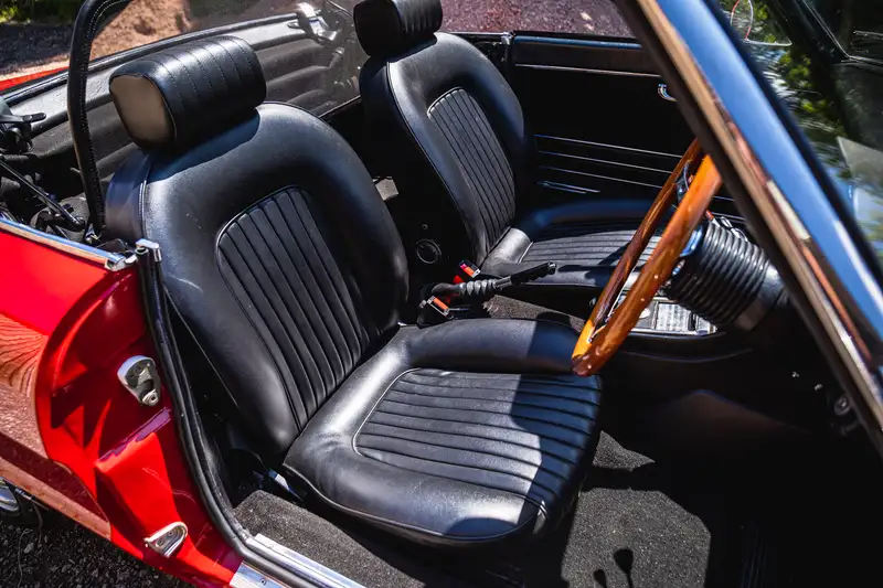 1975 Alfa Romeo 2000 Spider Veloce-Sold