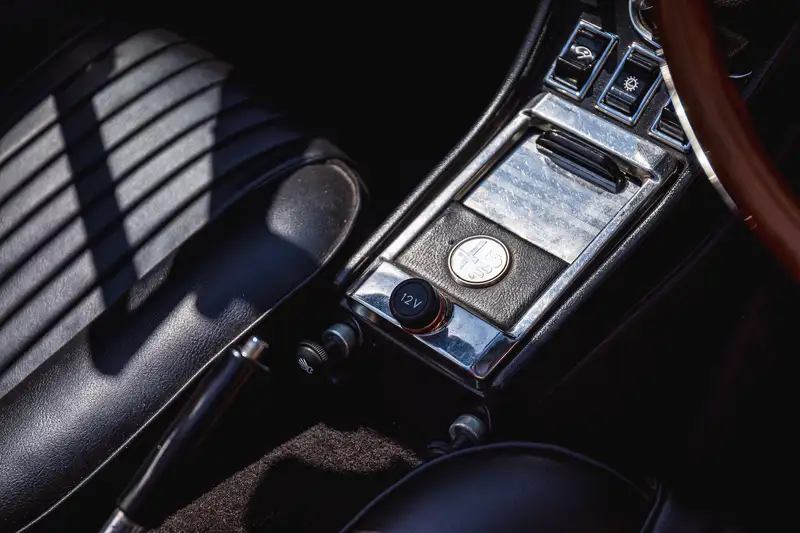 1975 Alfa Romeo 2000 Spider Veloce-Sold