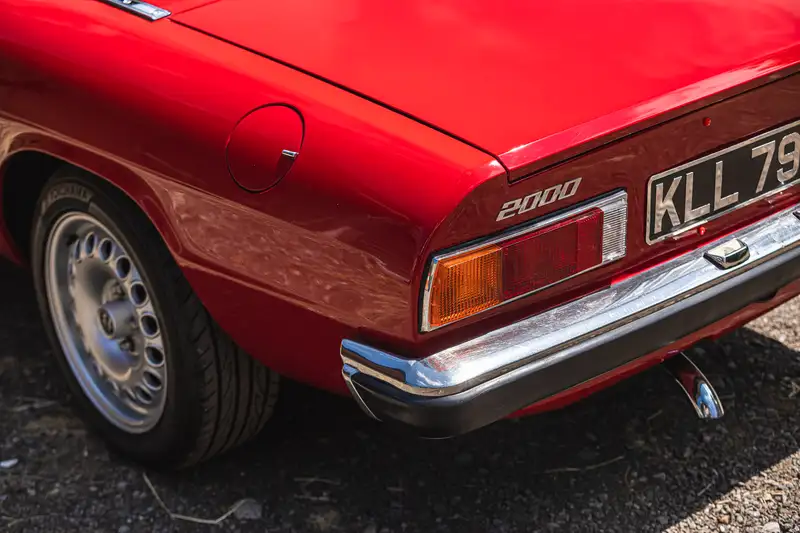 1975 Alfa Romeo 2000 Spider Veloce-Sold