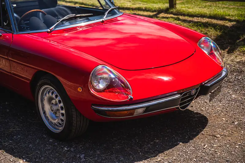 1975 Alfa Romeo 2000 Spider Veloce-Sold