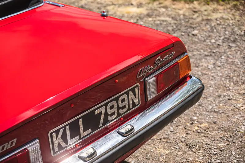 1975 Alfa Romeo 2000 Spider Veloce-Sold