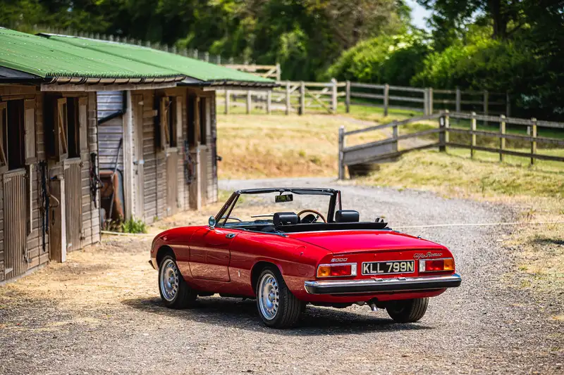 1975 Alfa Romeo 2000 Spider Veloce-Sold