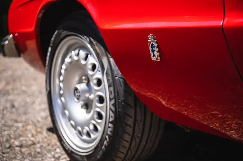 1975 Alfa Romeo 2000 Spider Veloce-Sold