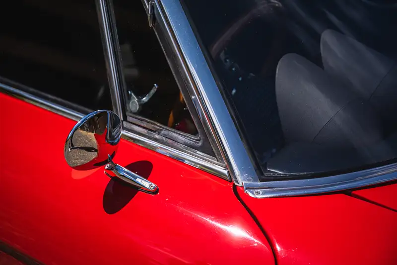 1975 Alfa Romeo 2000 Spider Veloce-Sold