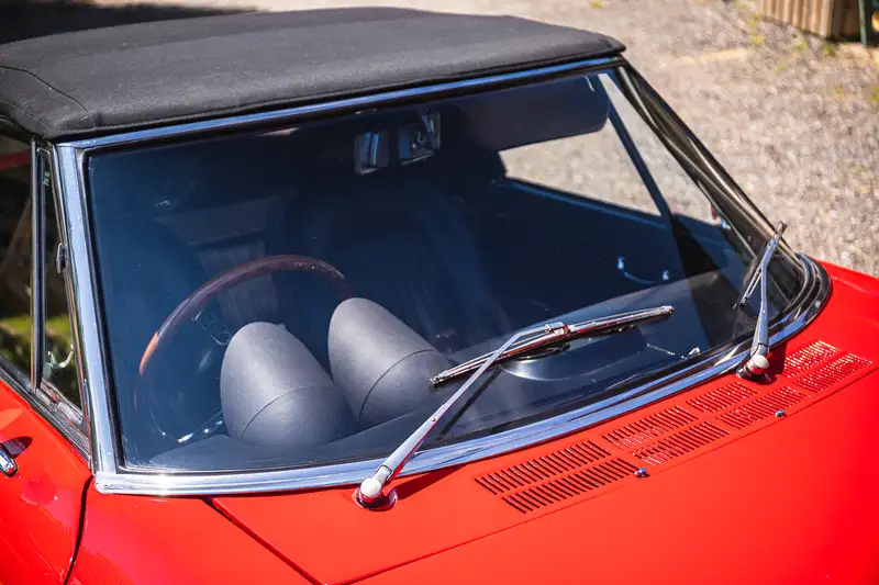 1975 Alfa Romeo 2000 Spider Veloce-Sold