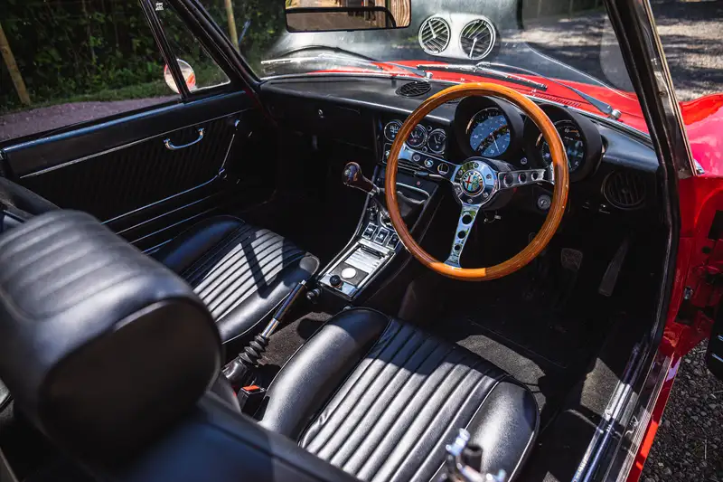 1975 Alfa Romeo 2000 Spider Veloce-Sold