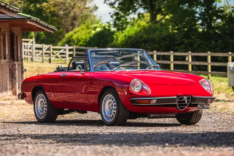 1975 Alfa Romeo 2000 Spider Veloce-Sold