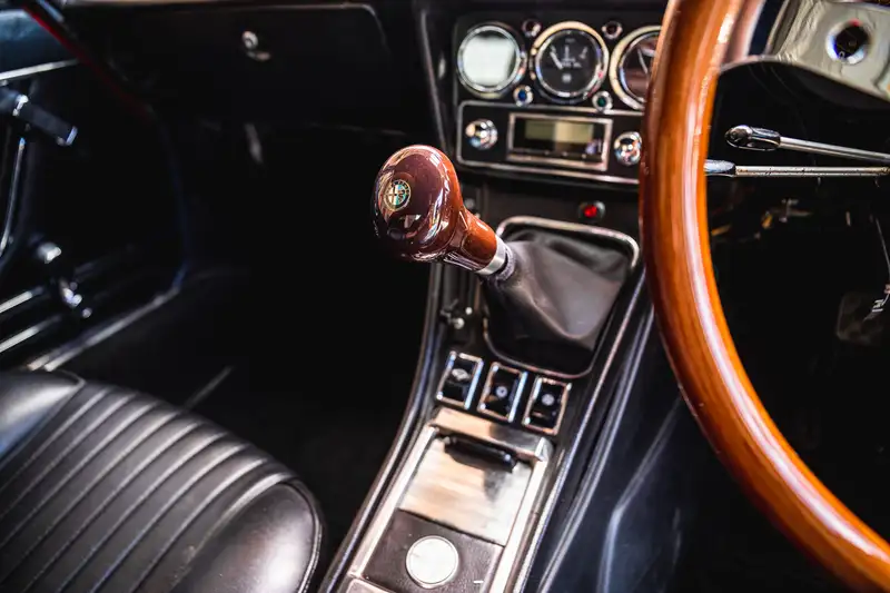 1975 Alfa Romeo 2000 Spider Veloce-Sold