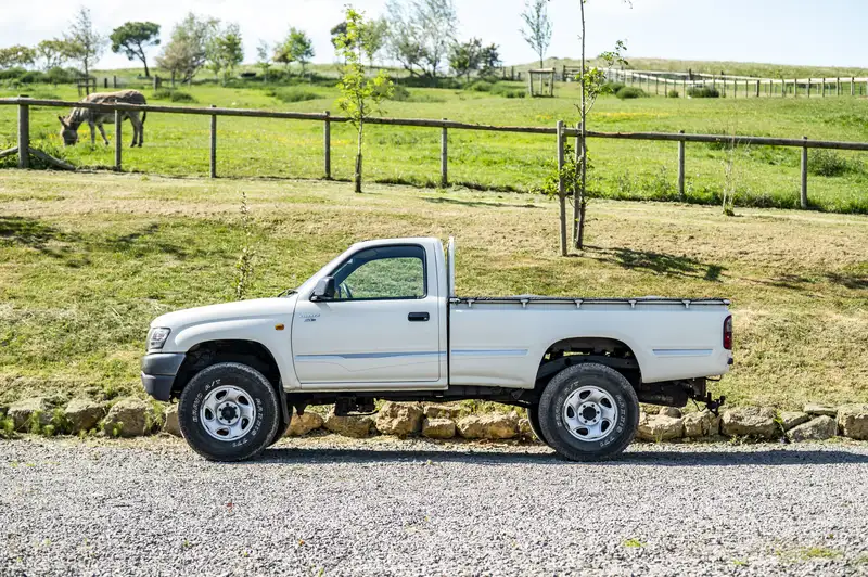 2003 Toyota Hilux EX 250-Sold