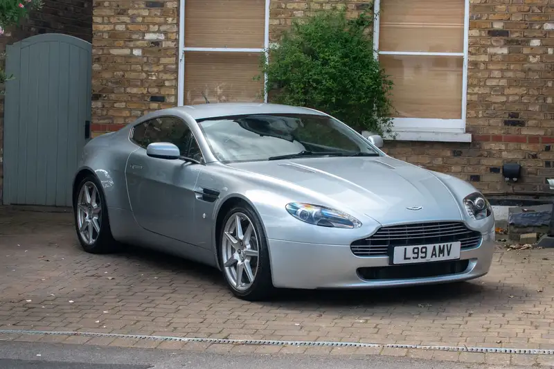 2006 Aston Martin V8 Vantage é-Sold