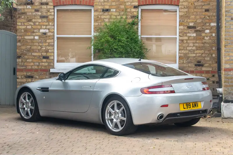 2006 Aston Martin V8 Vantage é-Sold