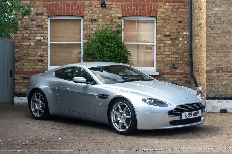 2006 Aston Martin V8 Vantage é-Sold