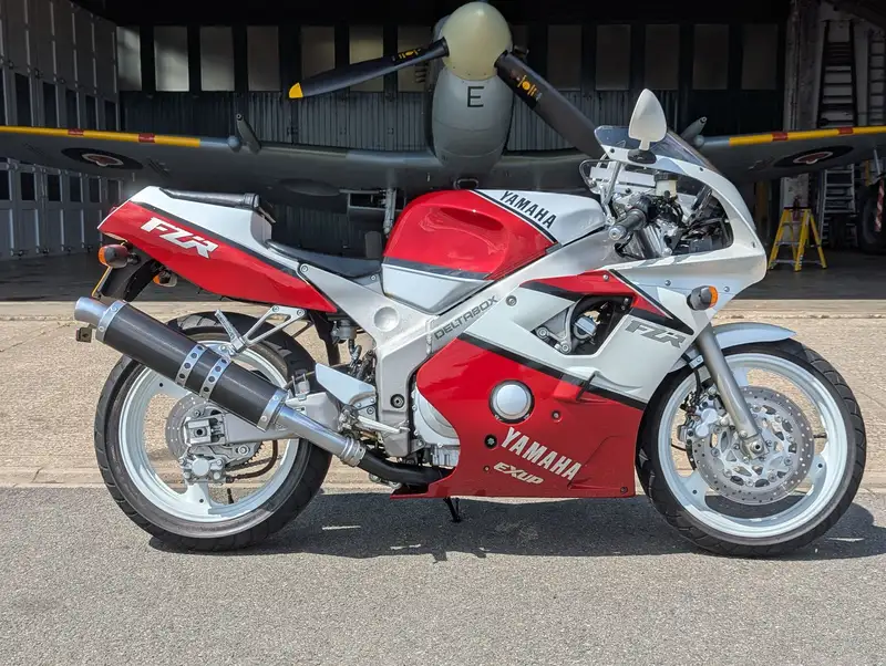 Iconic Auctioneers | 1995 Yamaha FZR 400RR 399cc-Sold