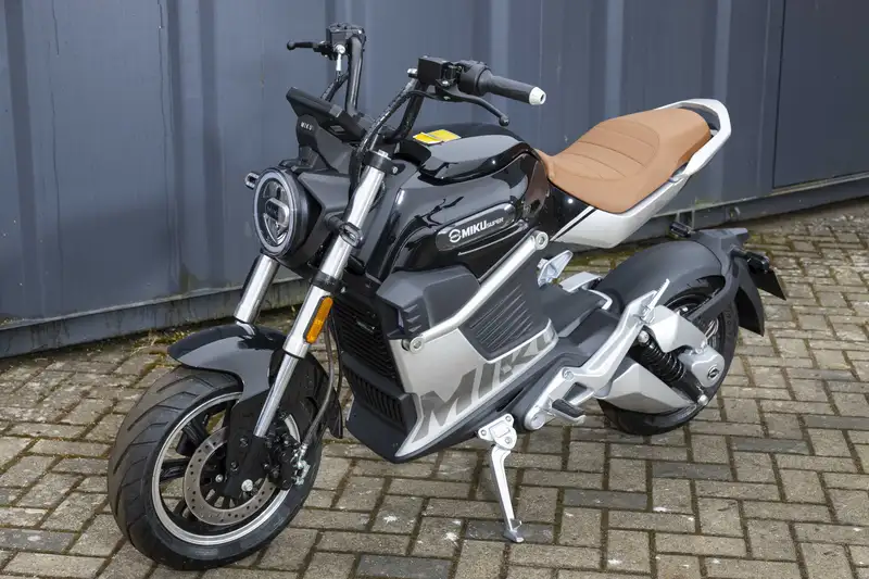 2022 Sunra MIKU SUPER Electric Scooter-Sold