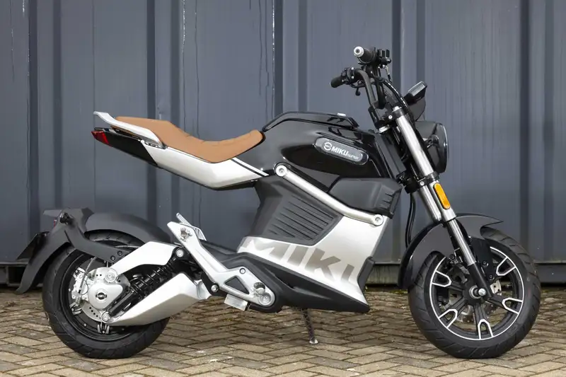2022 Sunra MIKU SUPER Electric Scooter-Sold