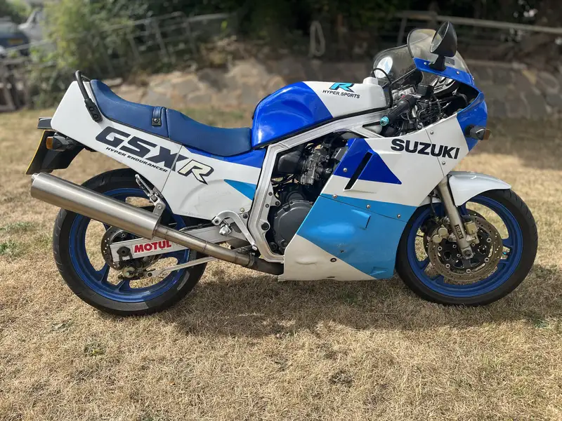 シャックGS Iconic Auctioneers | 1993 Suzuki GSX-R 750 'Slabside' (Model G