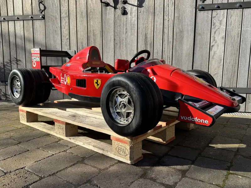 Iconic Auctioneers | 'Ferrari' Formula 1-Style Children's Electric