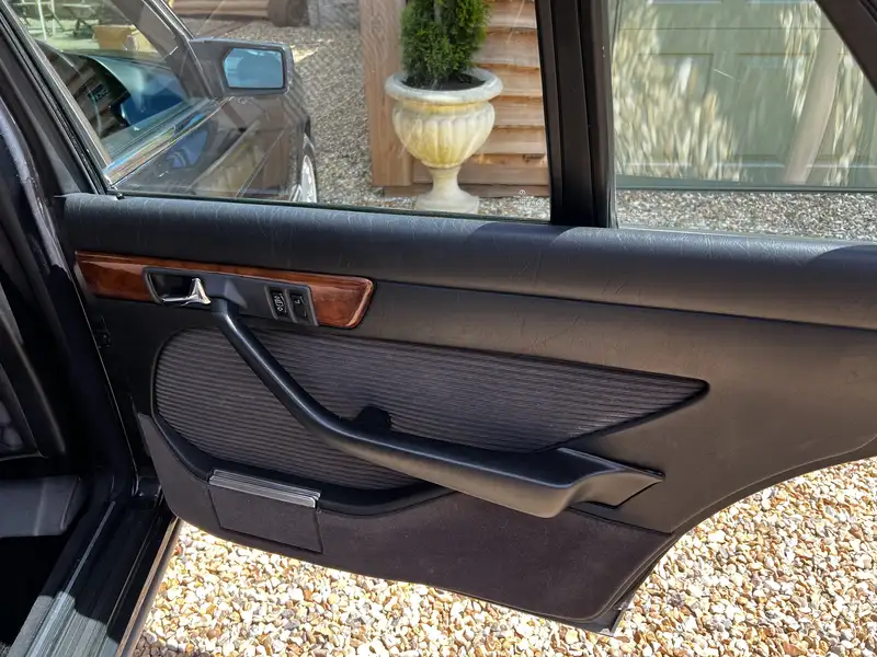 1986 Mercedes-Benz 560 SEL (W126)-For Sale